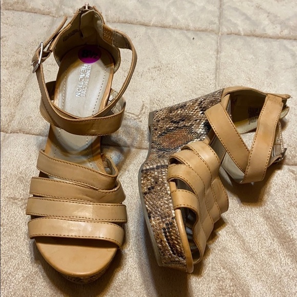 Kenneth Cole Reaction Tan Wedge Espadrille Shoes - Picture 2 of 12